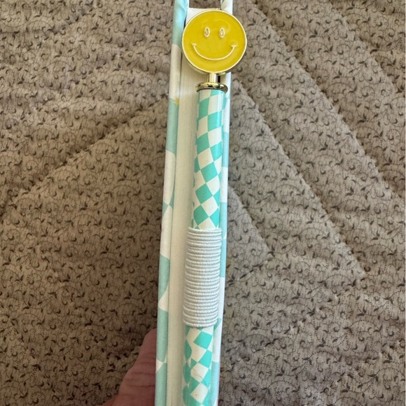 Set of 2 Smiley Face lined paper Notebooks( one w/ a 😀pen)1 hardcover,1 soft - Picture 9 of 16